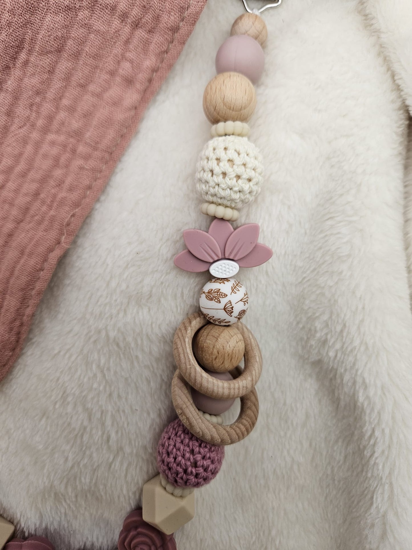 Personalisierte Kinderwagenkette für Mädchen – mit Namen | Holz & Silikon | BPA-frei
