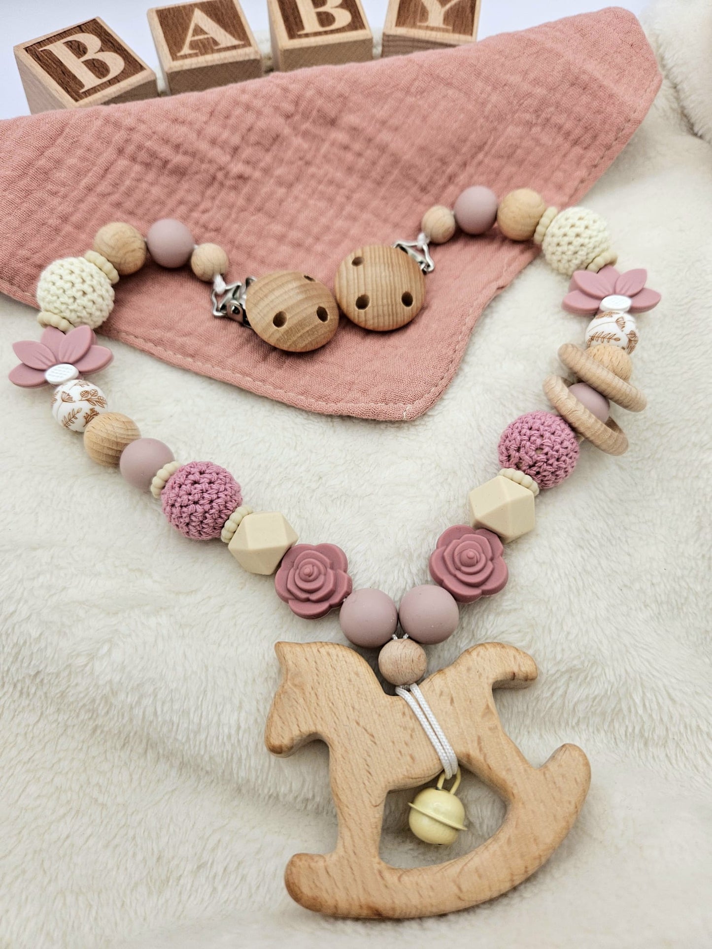 Personalisierte Kinderwagenkette für Mädchen – mit Namen | Holz & Silikon | BPA-frei