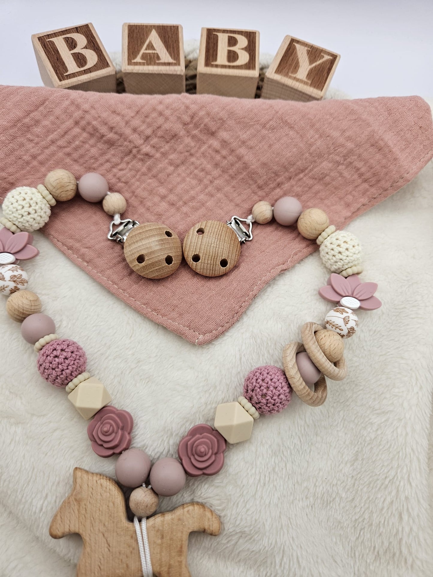 Personalisierte Kinderwagenkette für Mädchen – mit Namen | Holz & Silikon | BPA-frei