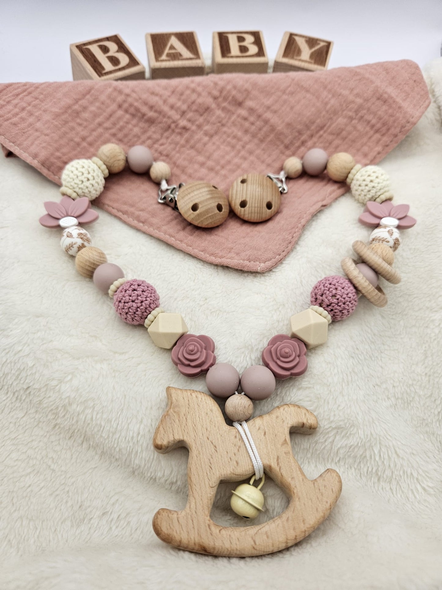 Personalisierte Kinderwagenkette für Mädchen – mit Namen | Holz & Silikon | BPA-frei