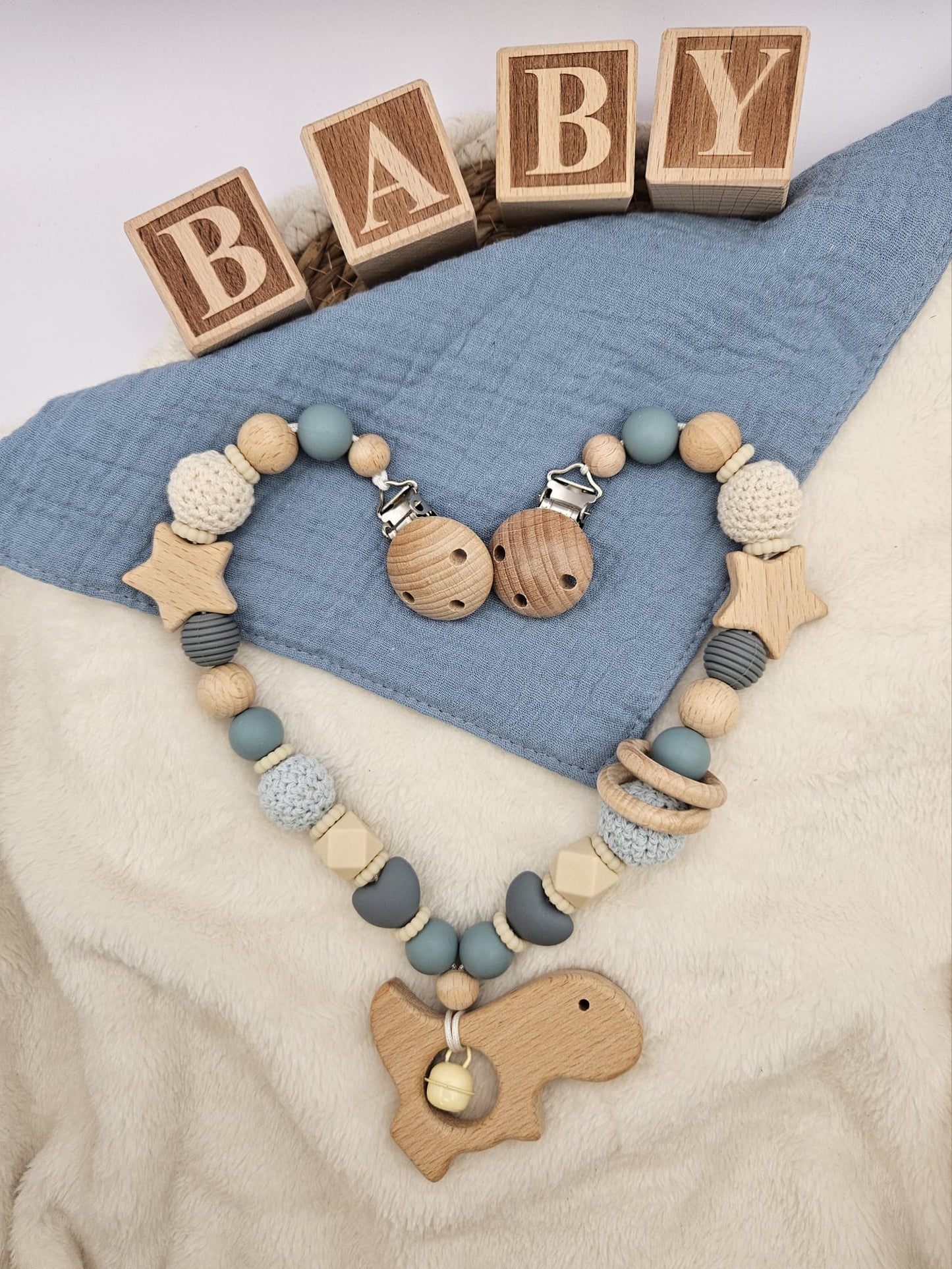 Personalisierte Kinderwagenkette für Jungen mit Namen – Grau Blau mit Sternen | BPA-frei