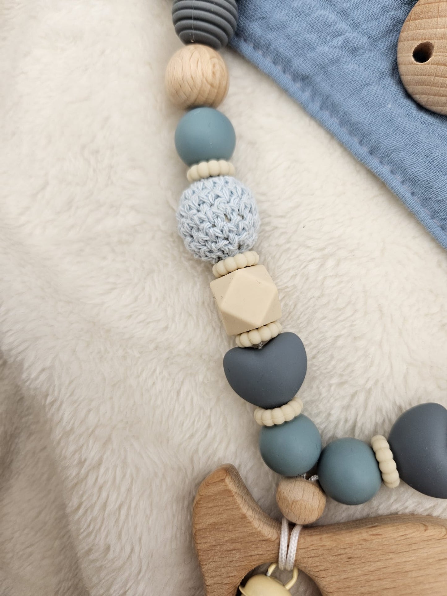 Personalisierte Kinderwagenkette für Jungen mit Namen – Grau Blau mit Sternen | BPA-frei
