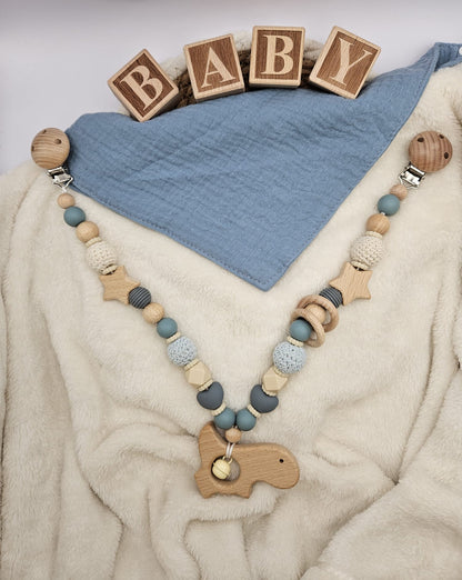 Personalisierte Kinderwagenkette für Jungen mit Namen – Grau Blau mit Sternen | BPA-frei
