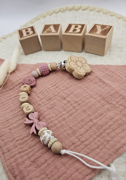 Personalisierte Schnullerkette mit Namen – Baby Mädchen rosa - Schleife - Holzbuchstaben