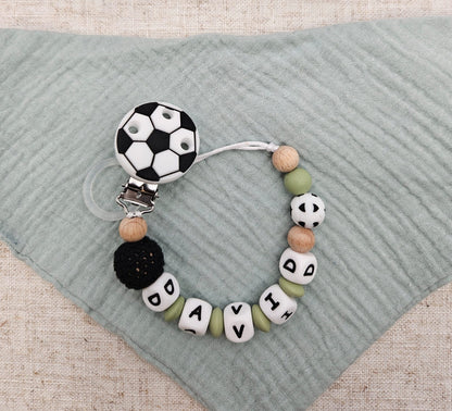 Fußball Schnullerkette & Greifling Set mit Namen – Für kleine Fußballfans - Babygeschenk mit Namen