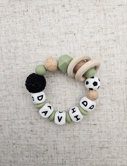 Fußball Schnullerkette & Greifling Set mit Namen – Für kleine Fußballfans - Babygeschenk mit Namen