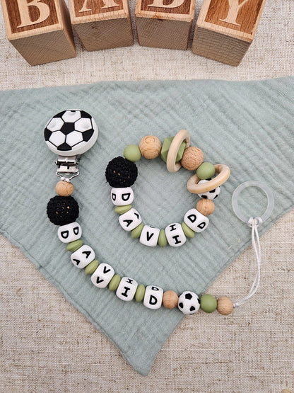 Fußball Schnullerkette & Greifling Set mit Namen – Für kleine Fußballfans - Babygeschenk mit Namen