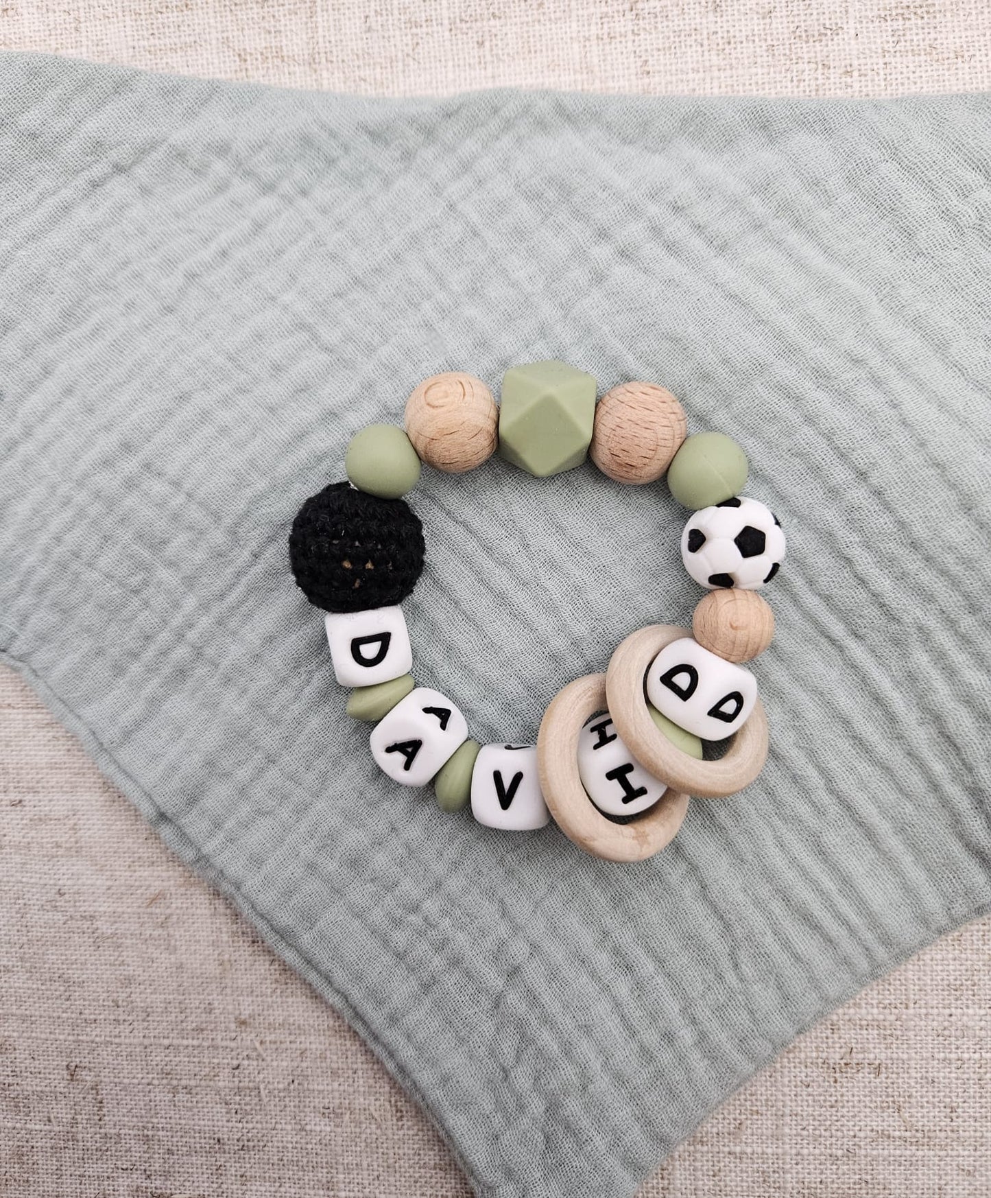 Fußball Schnullerkette & Greifling Set mit Namen – Für kleine Fußballfans - Babygeschenk mit Namen