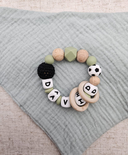 Fußball Schnullerkette & Greifling Set mit Namen – Für kleine Fußballfans - Babygeschenk mit Namen