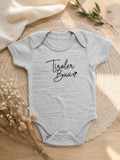 Baby Body mit Text aus 100 % Baumwolle – bestickt mit Namen oder Text
