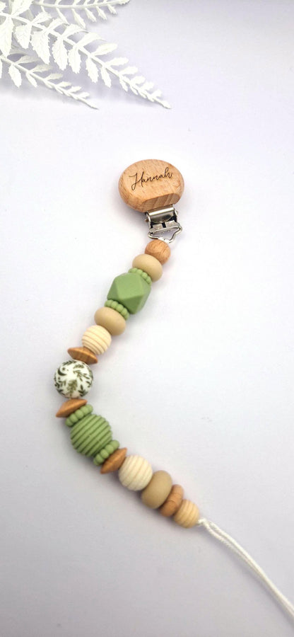 Personalisierte Schnullerkette mit Gravur | Holz & Silikon Natur Grün Beige | Geschenk zur Geburt | Handgefertigte Schnullerkette für Babys
