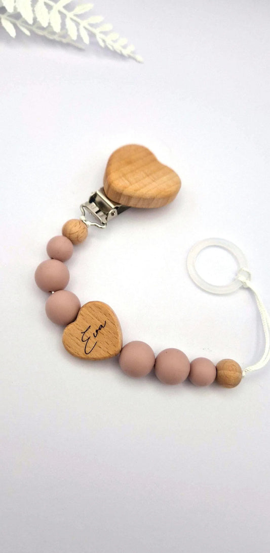 Personalisierte Schnullerkette mit Namen | Pastellrosa | Babygeschenk zur Geburt und Taufe | Handgefertigter Schnullerhalter BPA-frei | Mit Namensgravur
