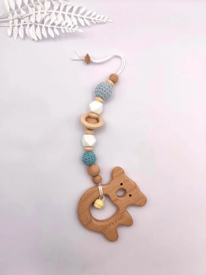 PERSONALISIERTER Maxicosi Montessori Babyanhänger aus Holz und Silikon: BPA-freies sensorisches Spielzeug und Babyparty-Geschenk für Neugeborene