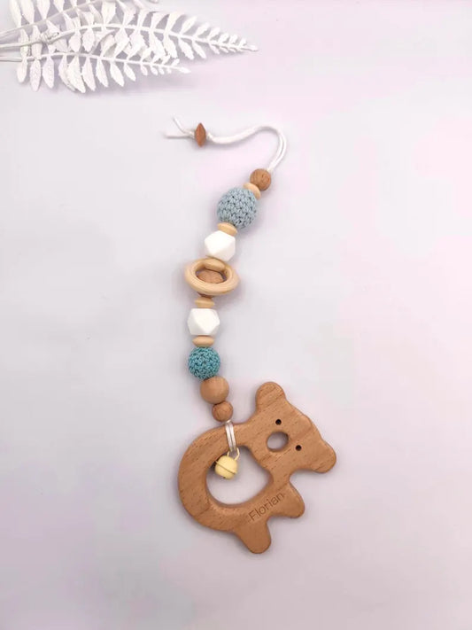 PERSONALISIERTER Maxicosi Montessori Babyanhänger aus Holz und Silikon: BPA-freies sensorisches Spielzeug und Babyparty-Geschenk für Neugeborene