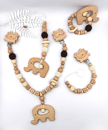 Personalisierte 4-teilige Kinderwagenkette: Schnullerkette aus Baumwolle mit Namen, Greifling und Maxi-Cosi-Anhänger - Babyparty-Geschenk