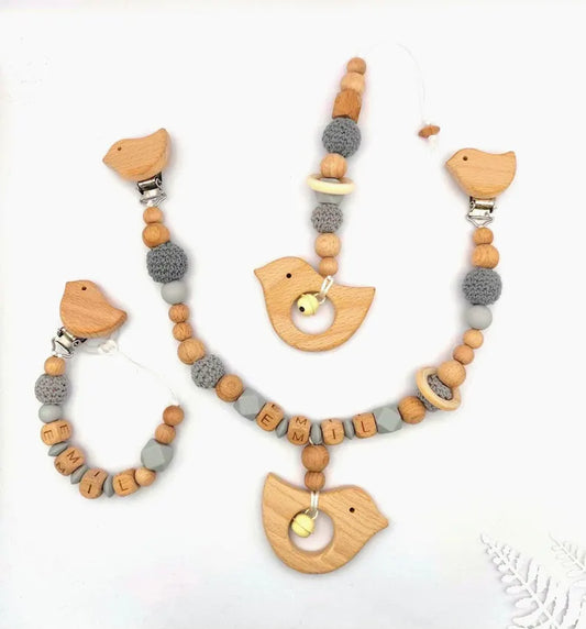 Personalisiertes Baby Geschenkset – 3-teiliges Set – Schnullerkette mit Namen + Kinderwagenkette + Maxi-Cosi Anhänger – Babygeschenk zur Geburt