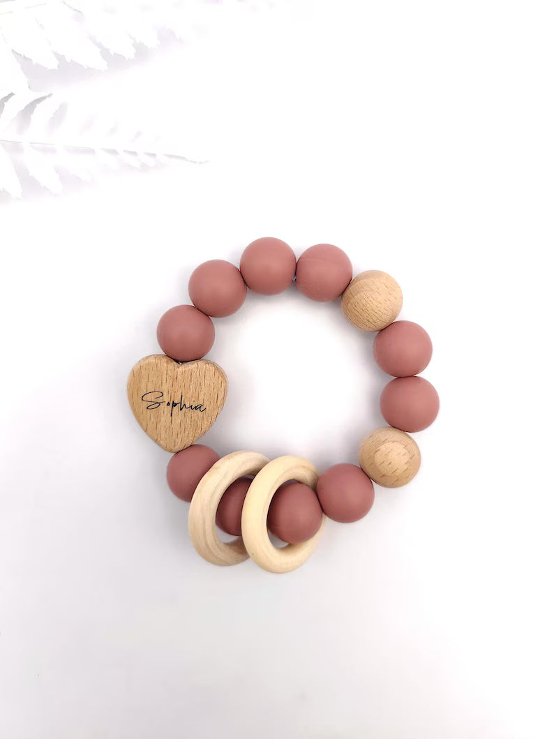 Personalisierter Baby Greifling aus Holz & Silikon – Montessori Greifling – Handgefertigtes Geschenk zur Geburt und Taufe