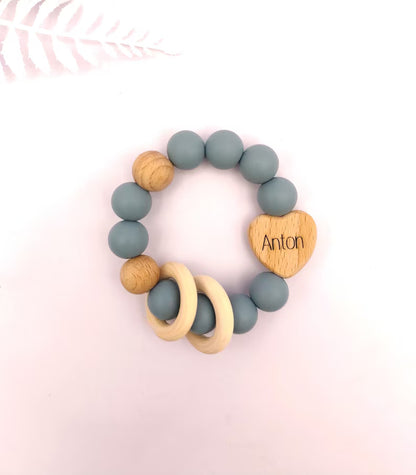 Personalisierter Baby Greifling aus Holz & Silikon – Montessori Greifling – Handgefertigtes Geschenk zur Geburt und Taufe