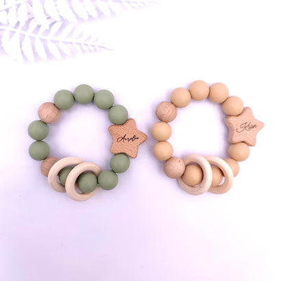 Personalisierter Baby Greifling aus Holz & Silikon – Montessori Greifling – Handgefertigtes Geschenk zur Geburt und Taufe