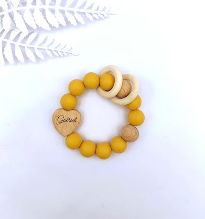 Personalisierter Baby Greifling aus Holz & Silikon – Montessori Greifling – Handgefertigtes Geschenk zur Geburt und Taufe