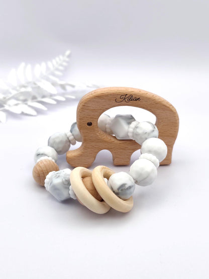 Personalisierter Greifling mit Gravur | Baby Greifling Marmor-Design | Edles Babygeschenk zur Geburt oder Taufe | Liebevolle Handarbeit