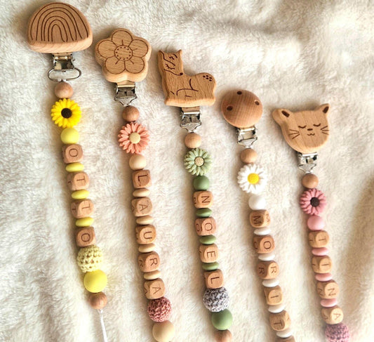 Schnullerkette mit Namen und Blume – Blumenschnullerkette – Holzbuchstaben – Geschenk zur Geburt & Taufe, BPA-frei