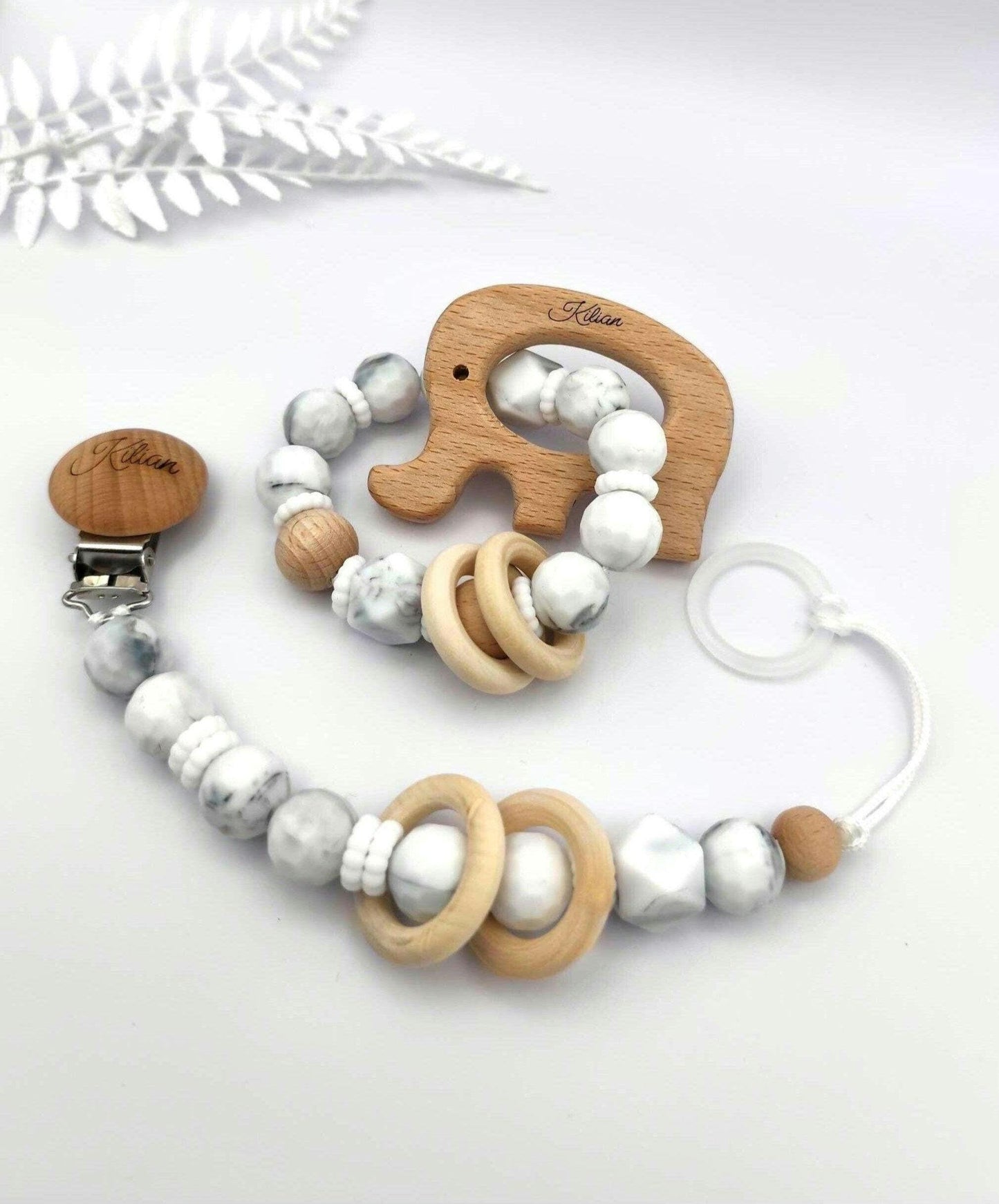 Personalisiertes Baby Geschenkset mit Gravur – Schnullerkette mit Namen & Greifling im Marmor-Design – Geschenk zur Geburt, Taufe, Babyparty