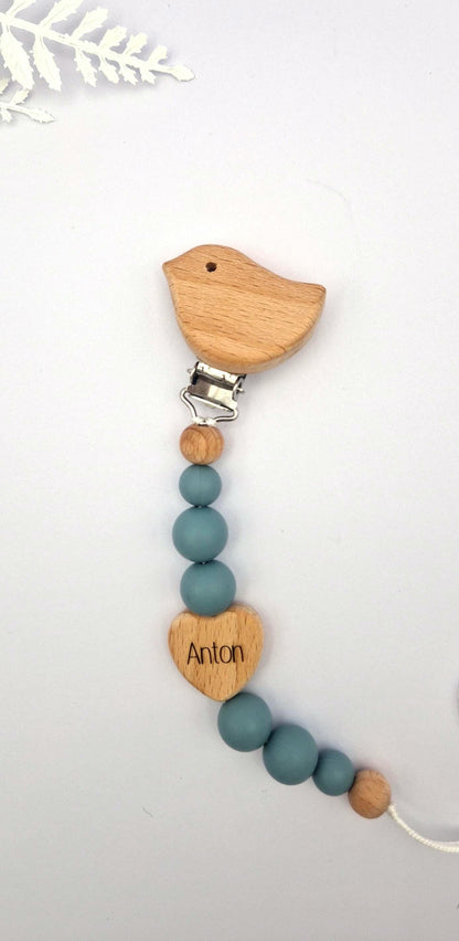 Personalisierte Schnullerkette mit Namen | Pastellblau | Babygeschenk zur Geburt und Taufe | Handgefertigter Schnullerhalter BPA-frei | Mit Namensgravur