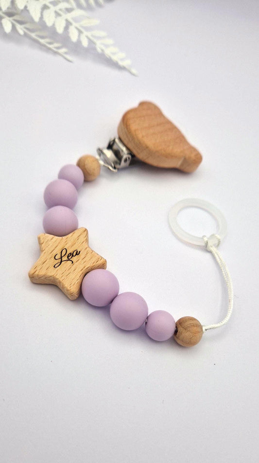 Personalisierte Schnullerkette mit Namen | Pastelllila | Babygeschenk zur Geburt & Taufe | Handgefertigter Schnullerhalter BPA-frei | Namensgravur