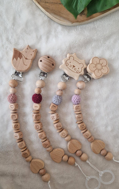 Schnullerkette Herz mit Namen | personalisierbar | Handgemachtes Babygeschenk | Personalisiertes Geschenk | Holzdesign mit Herz