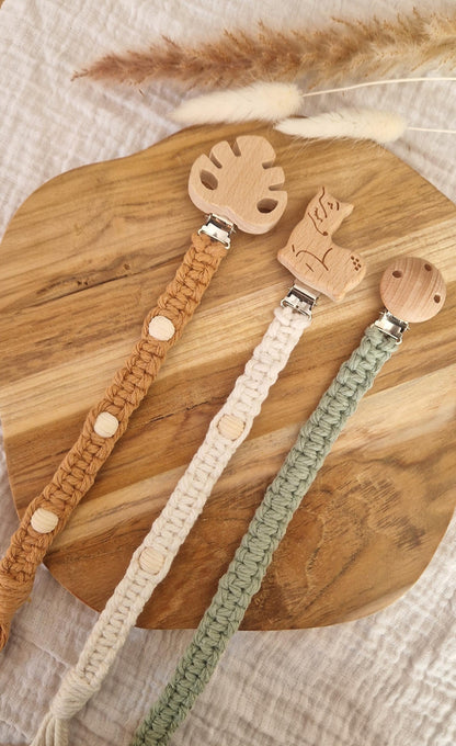 Handgemachte Makramee Schnullerkette | mit/ohne Perlen | Babyartikel | Geschenk zur Geburt oder Taufe