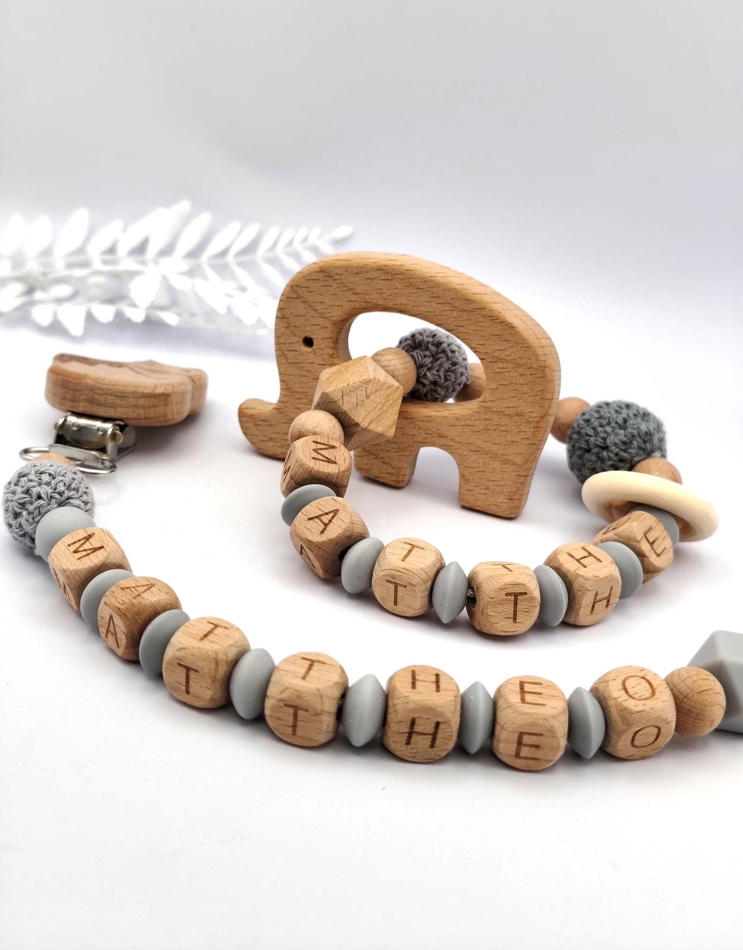 Baby Geschenkset Personalisiert Grau – Schnullerkette mit Namen & Greifling – Geburtsgeschenk, Taufgeschenk, Babygeschenk Mädchen Junge