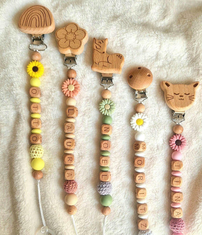 Schnullerkette mit Namen und Blume – Blumenschnullerkette – Holzbuchstaben – Geschenk zur Geburt & Taufe, BPA-frei
