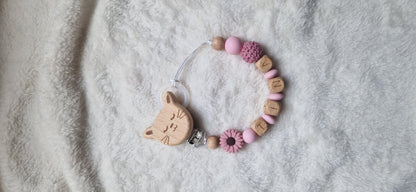 Personalisierte Schnullerkette rosa-lila mit Blume & Name – Handgefertigte Babygeschenke – Holzbuchstaben – Individuelles Geschenk zur Geburt