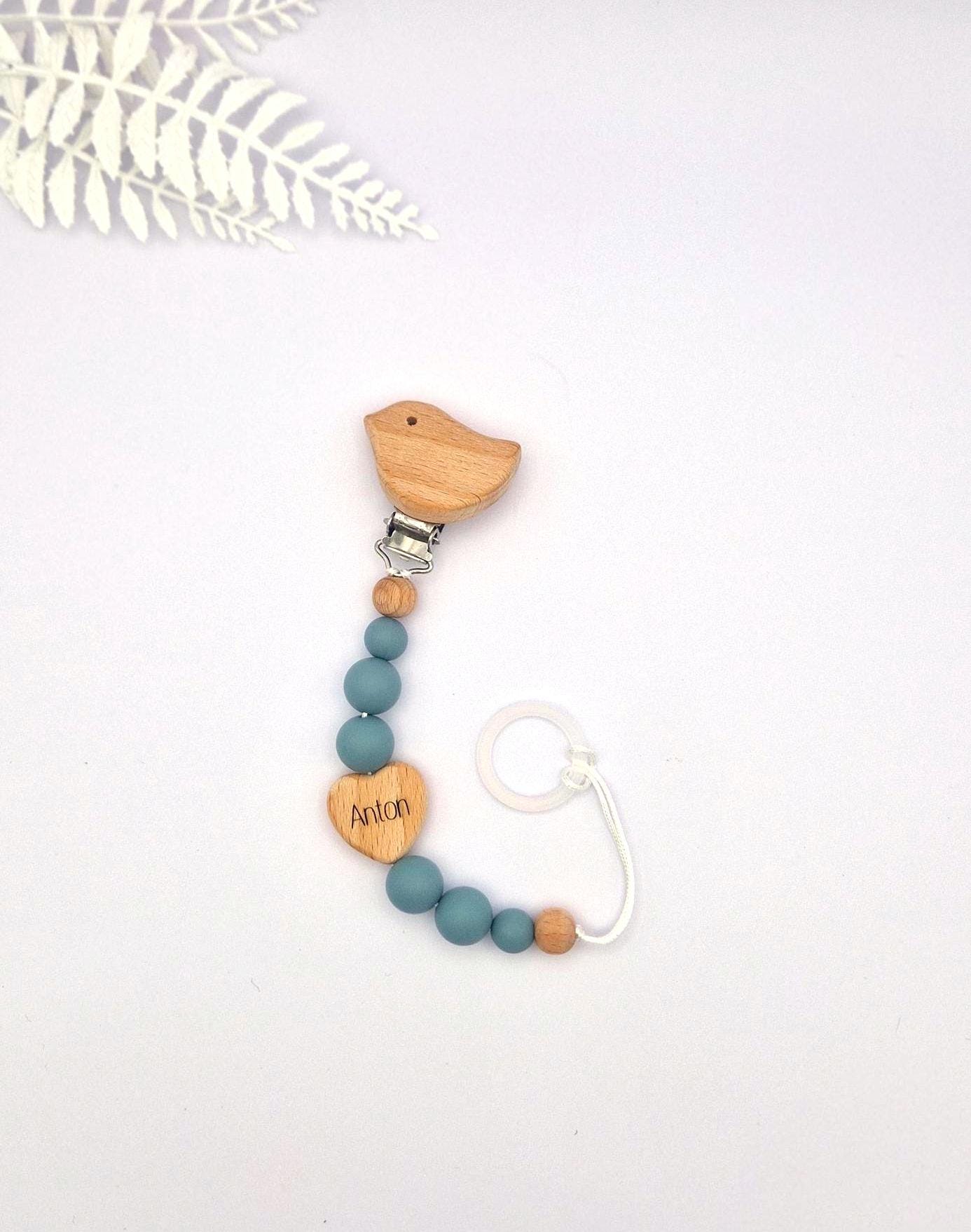 Personalisierte Schnullerkette mit Namen | Pastellblau | Babygeschenk zur Geburt und Taufe | Handgefertigter Schnullerhalter BPA-frei | Mit Namensgravur