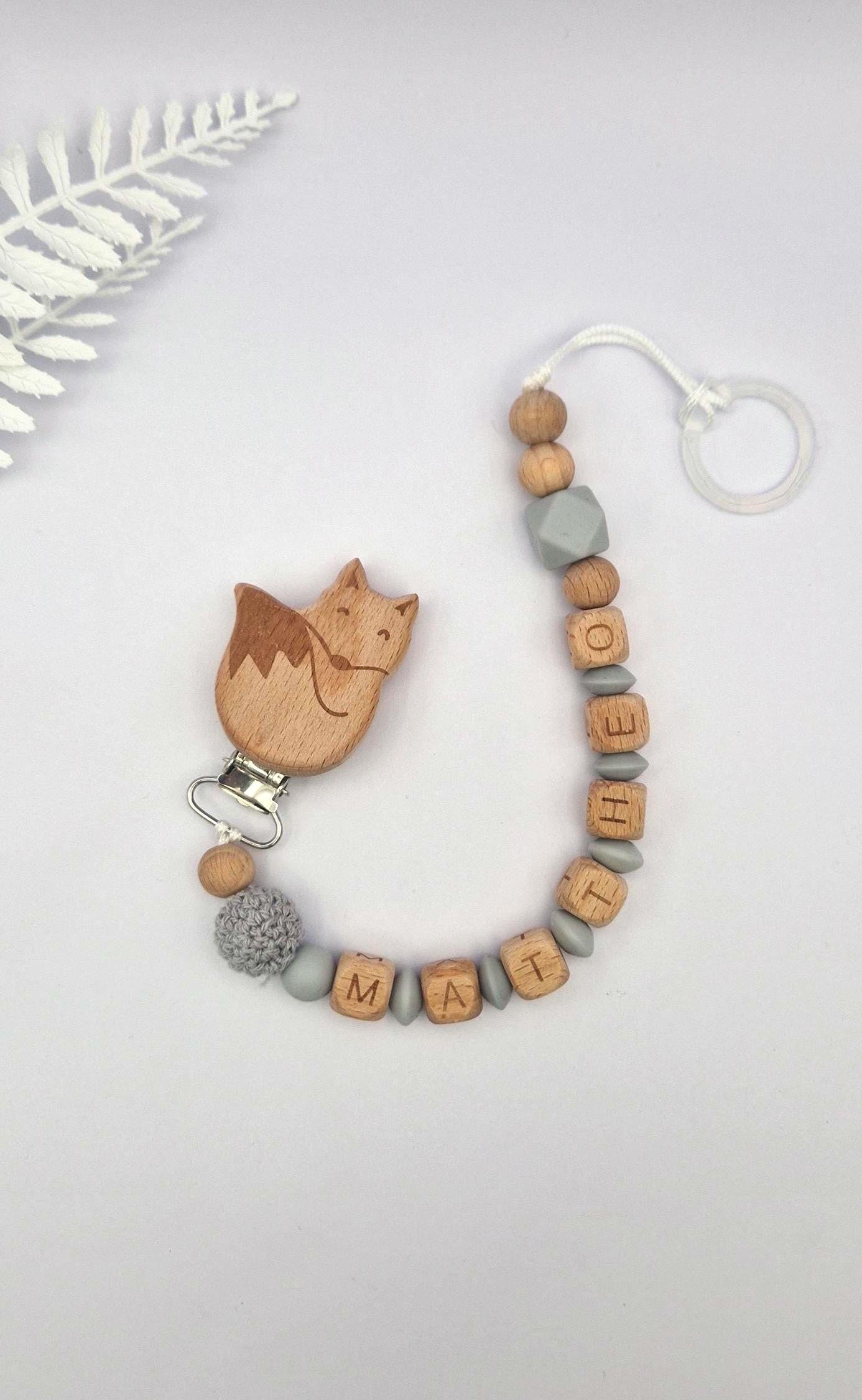 Personalisierte Schnullerkette mit Namen – liebevoll und sicher handgefertigtes Babygeschenk | Grau | Junge/Mädchen | BPA-frei | Holz & Silikon