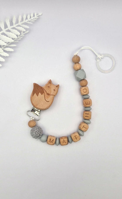 Personalisierte Schnullerkette mit Namen – liebevoll und sicher handgefertigtes Babygeschenk | Grau | Junge/Mädchen | BPA-frei | Holz & Silikon