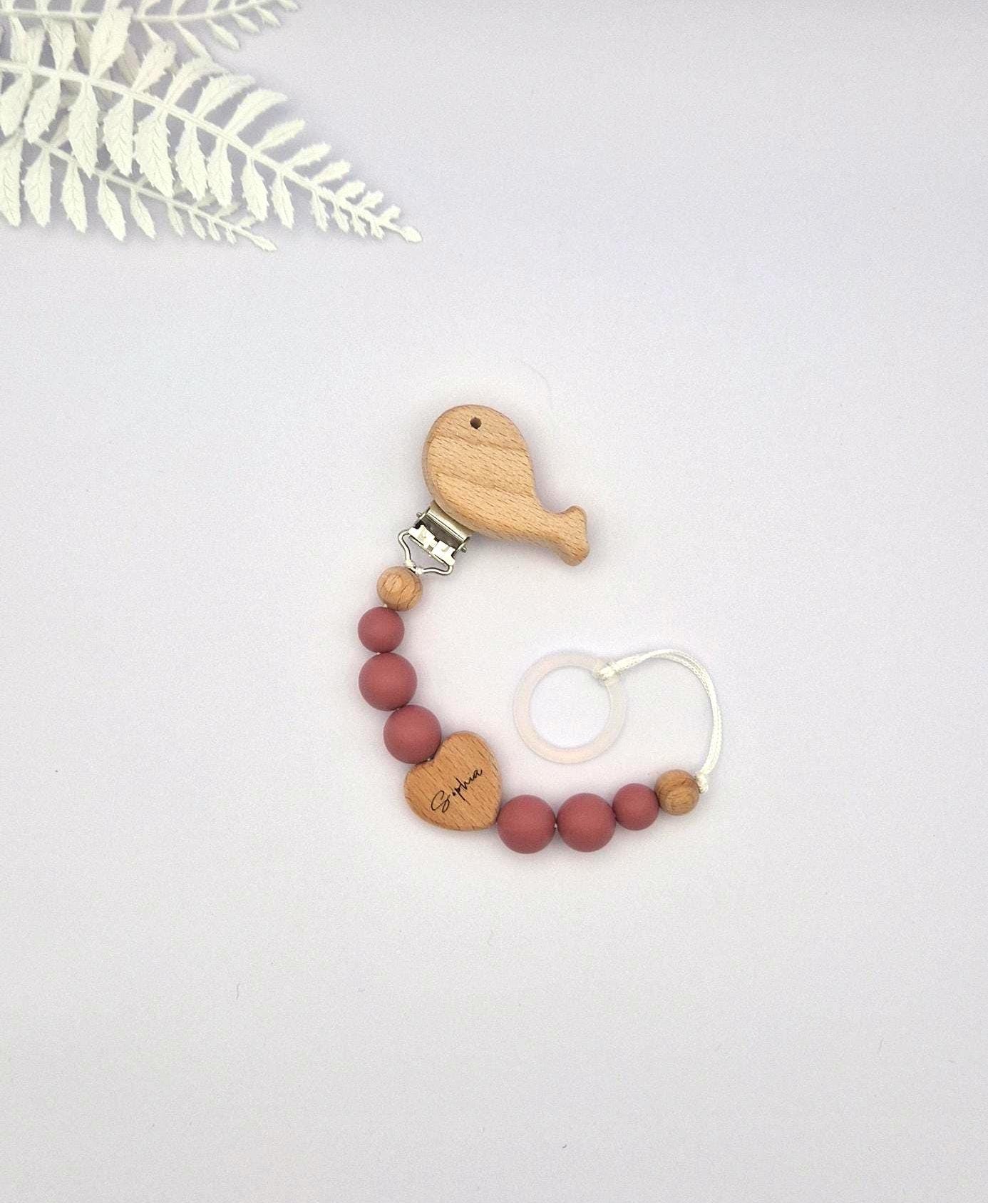 Personalisierte Schnullerkette mit Namen | Altrosa | Babygeschenk zur Geburt und Taufe | Handgefertigter Schnullerhalter BPA-frei | Mit Namensgravur