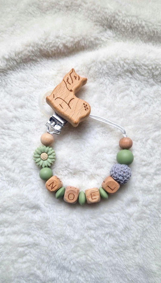 Personalisierte Schnullerkette grün mit Blume & Namen – Handgefertigte Babygeschenke – Holzbuchstaben – Individuelles Geschenk zur Geburt