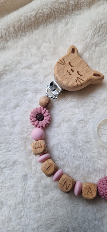 Personalisierte Schnullerkette rosa-lila mit Blume & Name – Handgefertigte Babygeschenke – Holzbuchstaben – Individuelles Geschenk zur Geburt