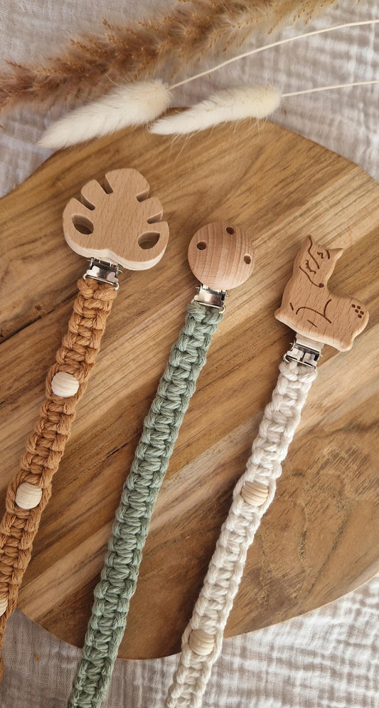 Handgemachte Makramee Schnullerkette | mit/ohne Perlen | Babyartikel | Geschenk zur Geburt oder Taufe