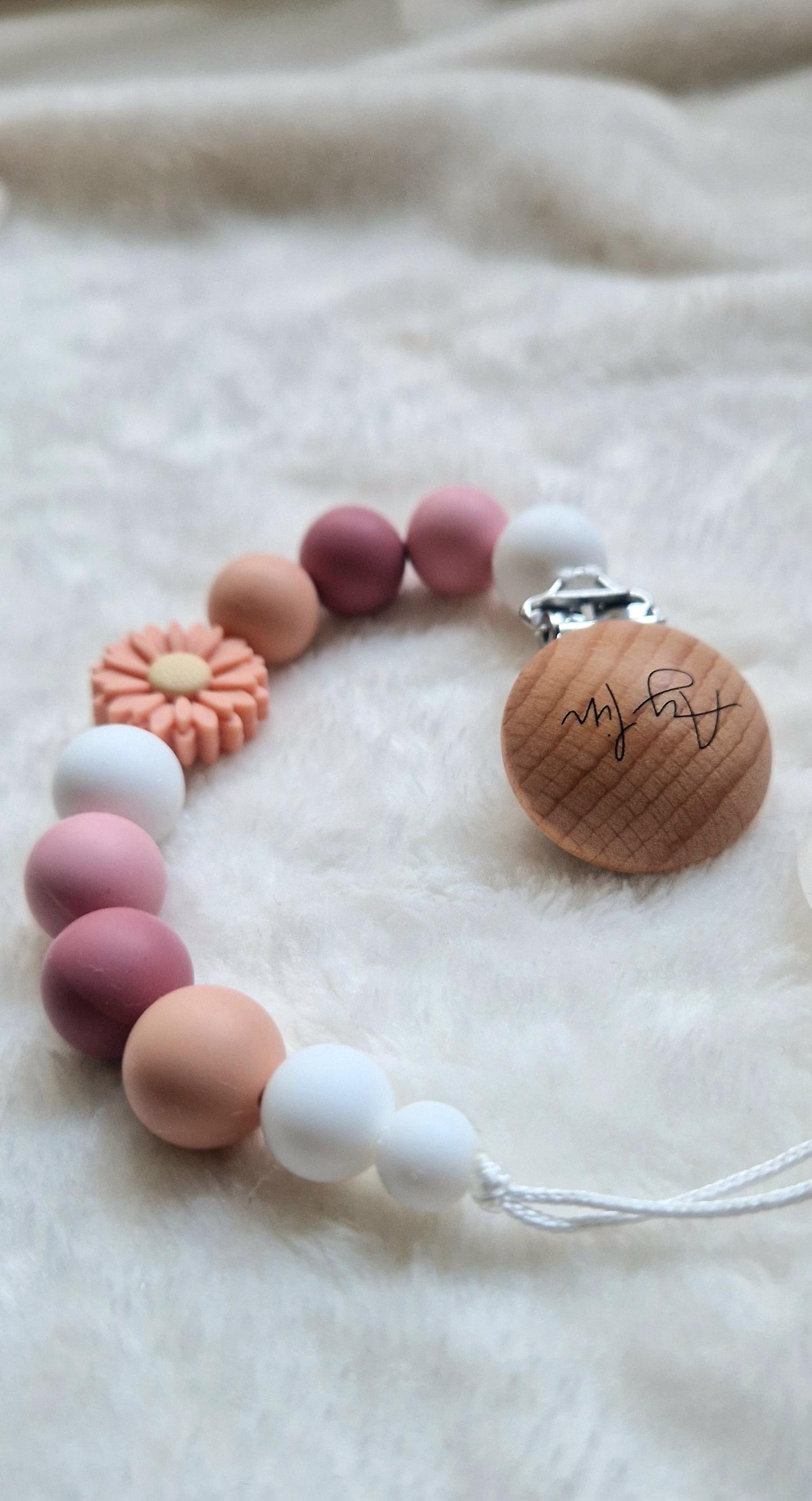 Personalisierte Blumen Schnullerkette Rosa – Mit Namen & Gravur – Baby Geschenk Geburt und Taufe – Liebevoll handgefertigte Schnullerkette