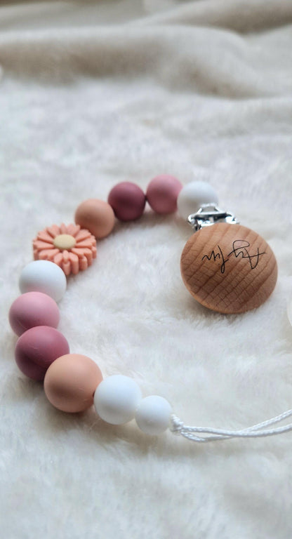 Personalisierte Blumen Schnullerkette Rosa – Mit Namen & Gravur – Baby Geschenk Geburt und Taufe – Liebevoll handgefertigte Schnullerkette