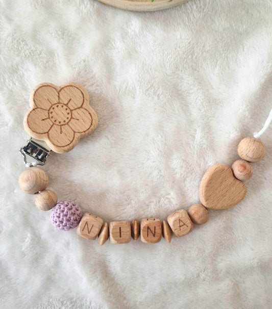 Schnullerkette Herz mit Namen | personalisierbar | Handgemachtes Babygeschenk | Personalisiertes Geschenk | Holzdesign mit Herz