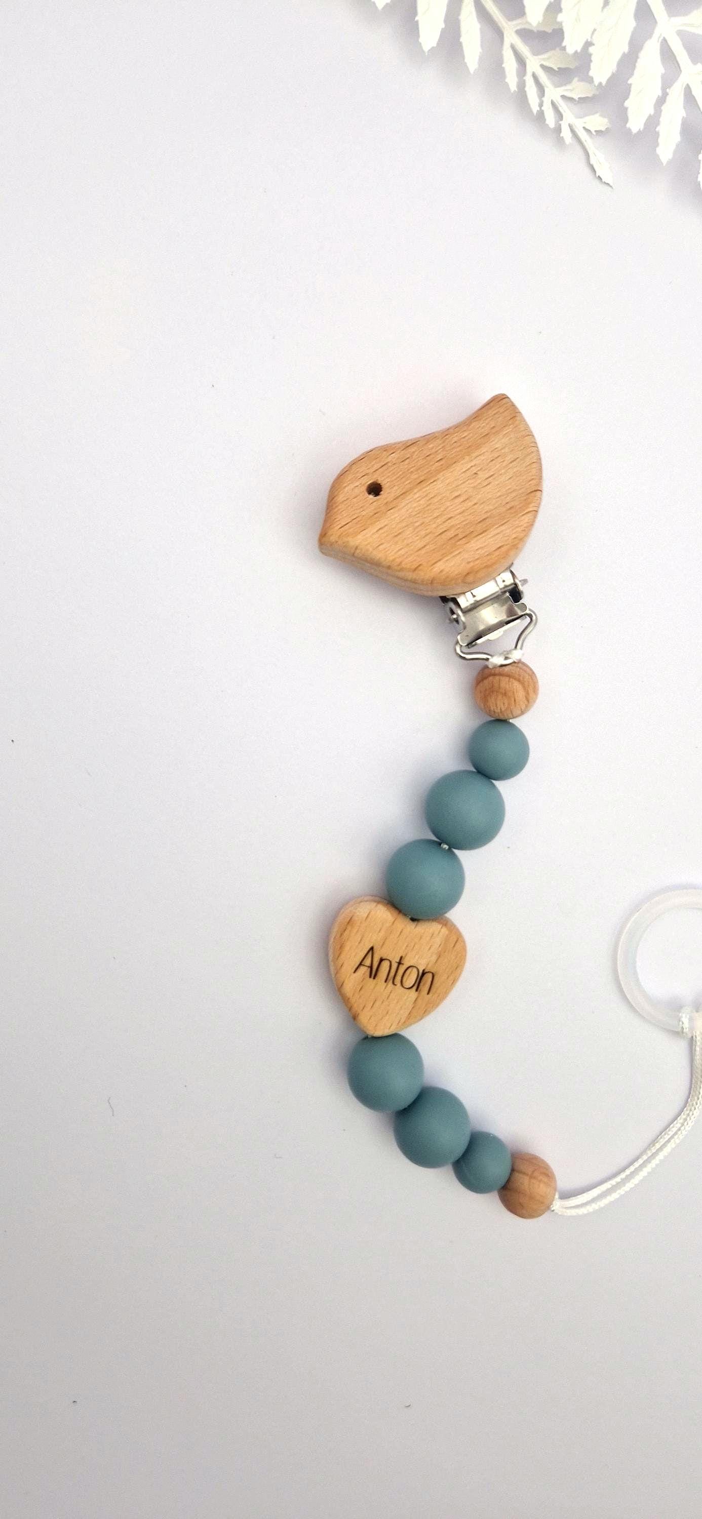 Personalisierte Schnullerkette mit Namen | Pastellblau | Babygeschenk zur Geburt und Taufe | Handgefertigter Schnullerhalter BPA-frei | Mit Namensgravur