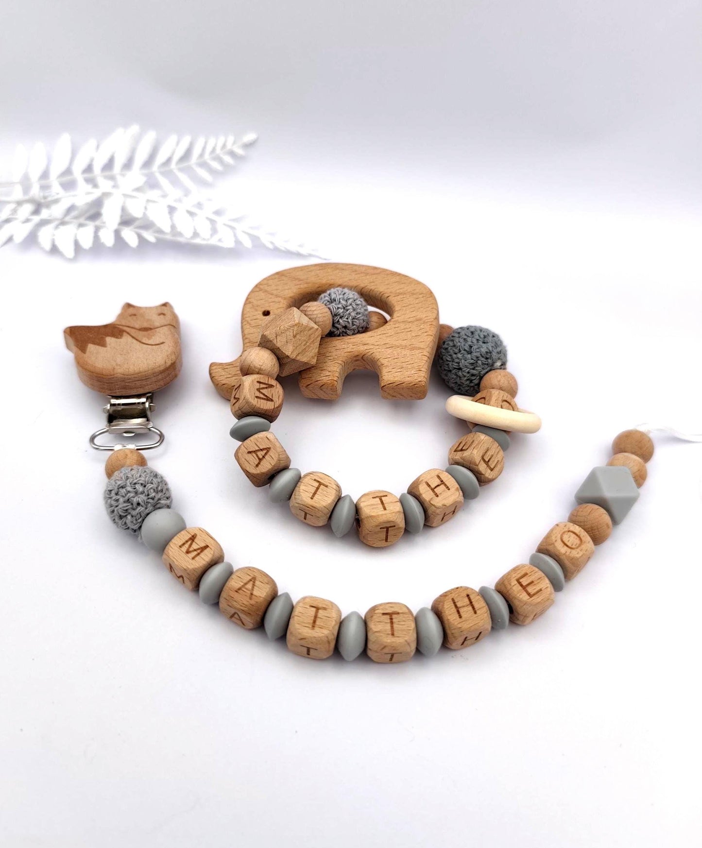 Baby Geschenkset Personalisiert Grau – Schnullerkette mit Namen & Greifling – Geburtsgeschenk, Taufgeschenk, Babygeschenk Mädchen Junge