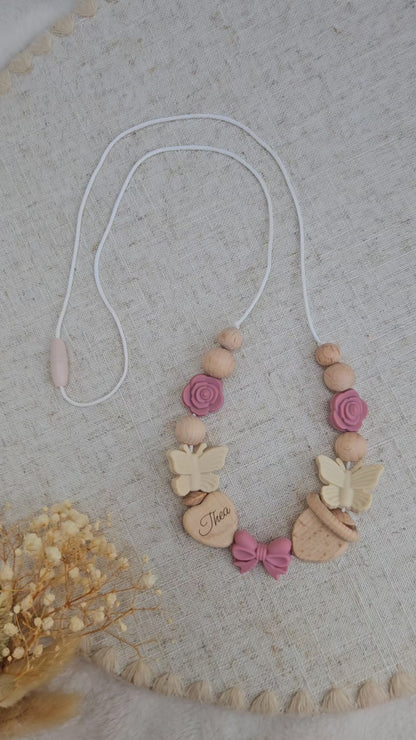 Stillkette Rosa mit Namen – Baby & Mama Accessoire aus Silikon & Holz, Namensgravur