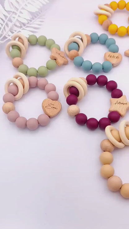 Personalisierter Baby Greifling aus Holz & Silikon – Montessori Greifling – Handgefertigtes Geschenk zur Geburt und Taufe