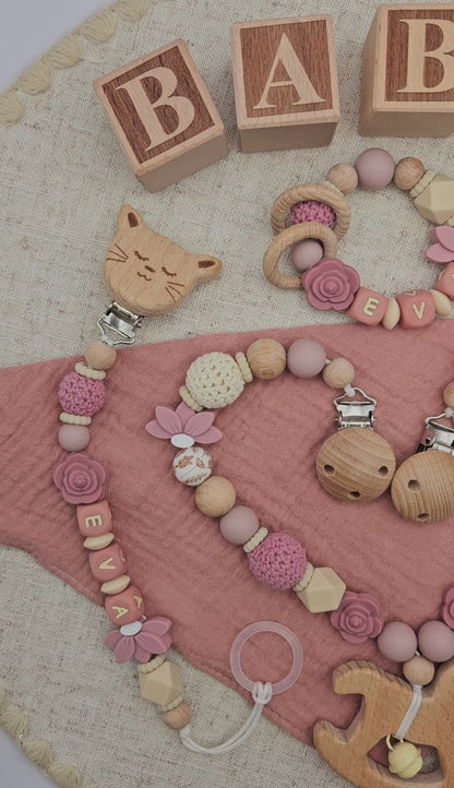Personalisiertes Baby Set mit Namen – Kinderwagenkette, Schnullerkette & Greifling für Mädchen