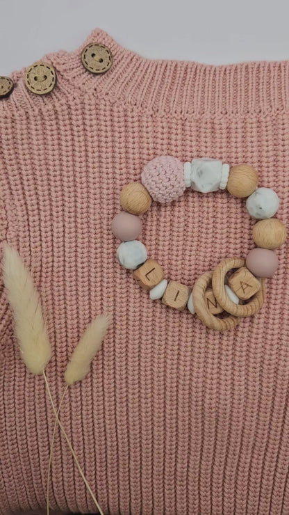 Personalisierter Greifling mit Namen für Mädchen – Baby Greifring aus Silikon & Holz, Geschenk zur Geburt, Marmordesign/Rose